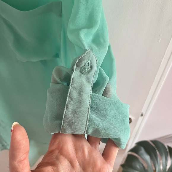 Seafoam High Low Blouse 👚 - Picture 5 of 5